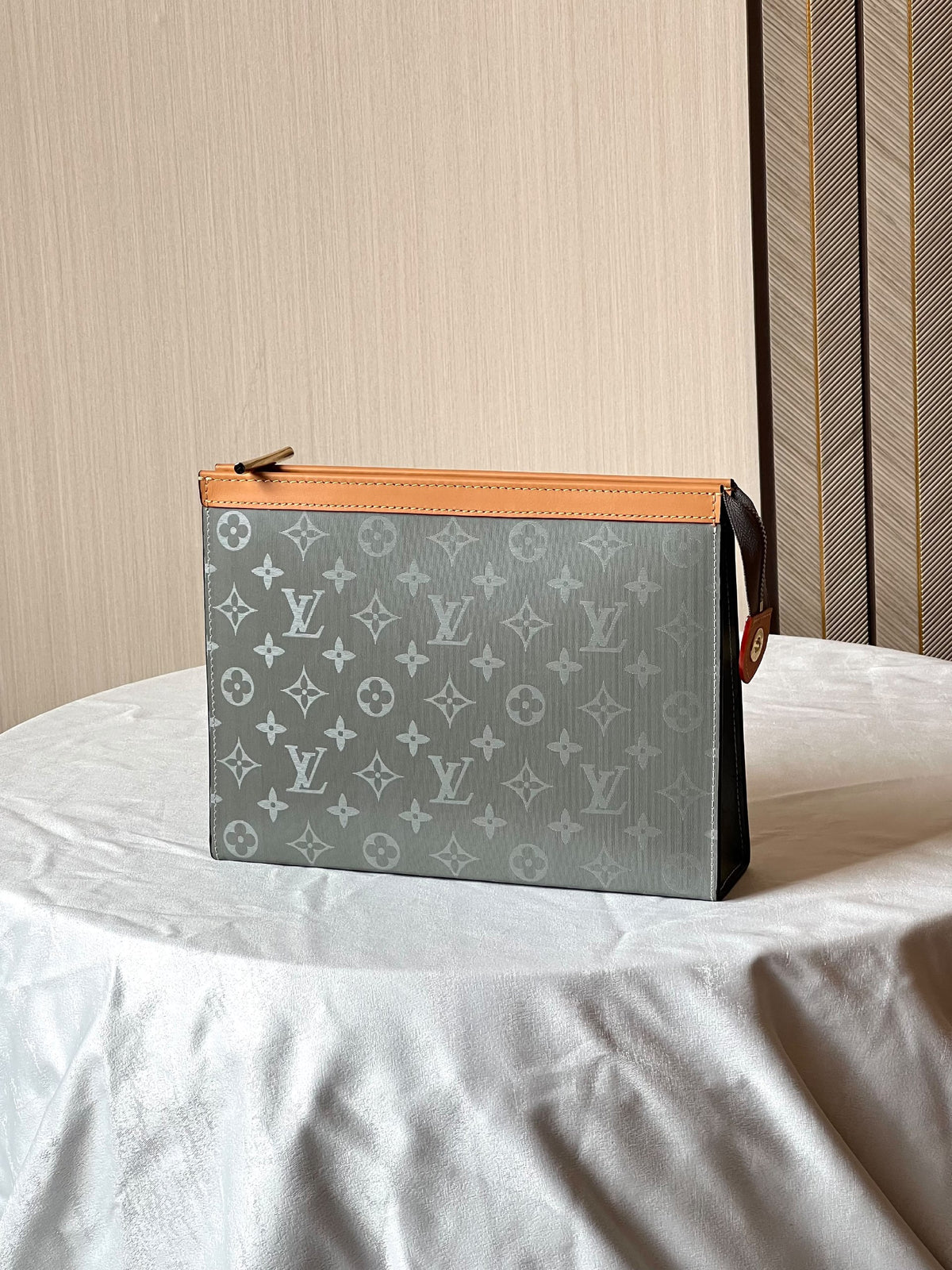 Louis Vuitton Clutch - Grey Monogram