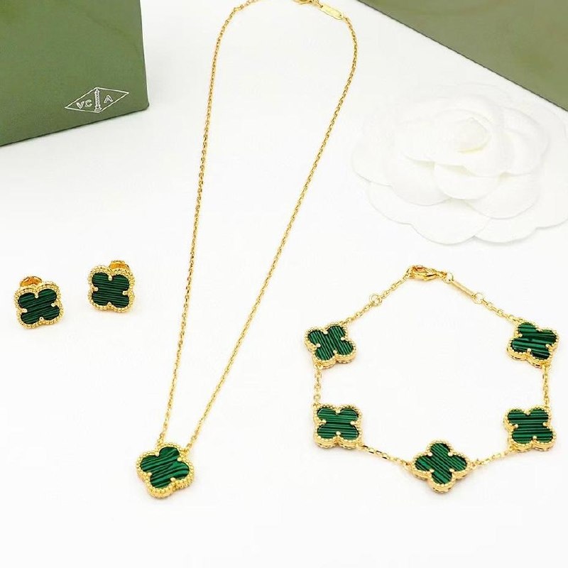 Van Cleef & Arpels Striped Clover Jewelry Set - Green