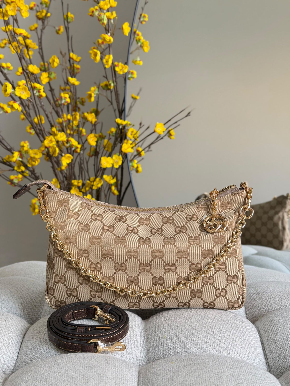 Gucci Hobo Shoulder Bag - Beige