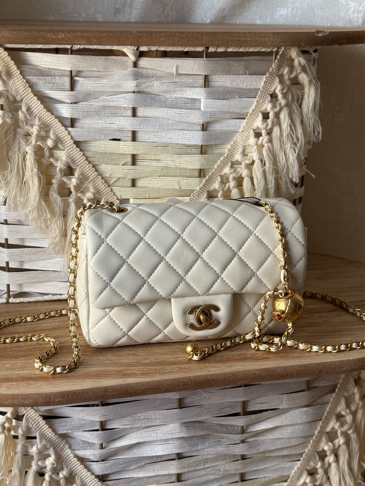 Chanel Diamond-Pattern Shoulder Bag - White