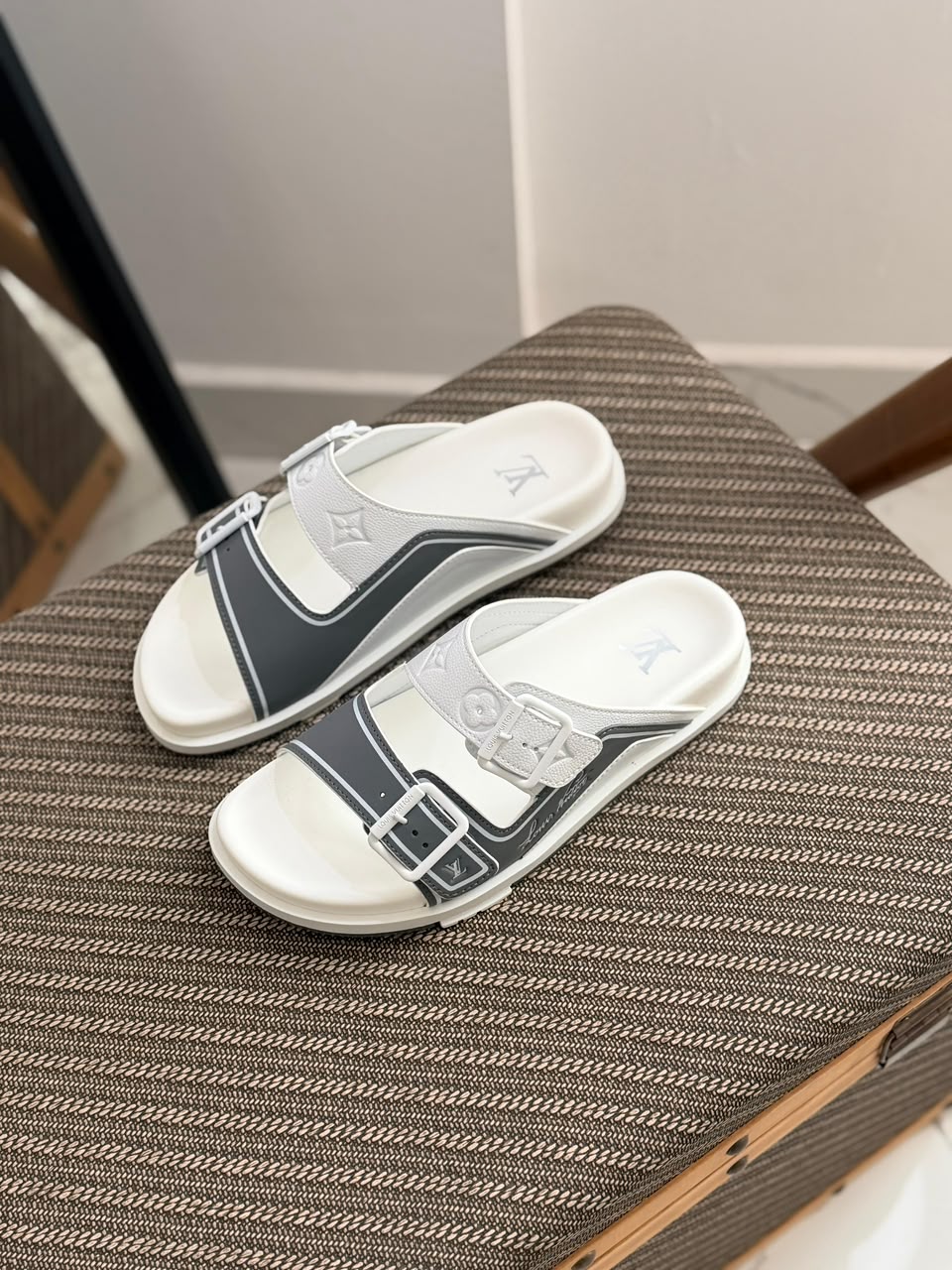 Louis Vuitton Slippers - White