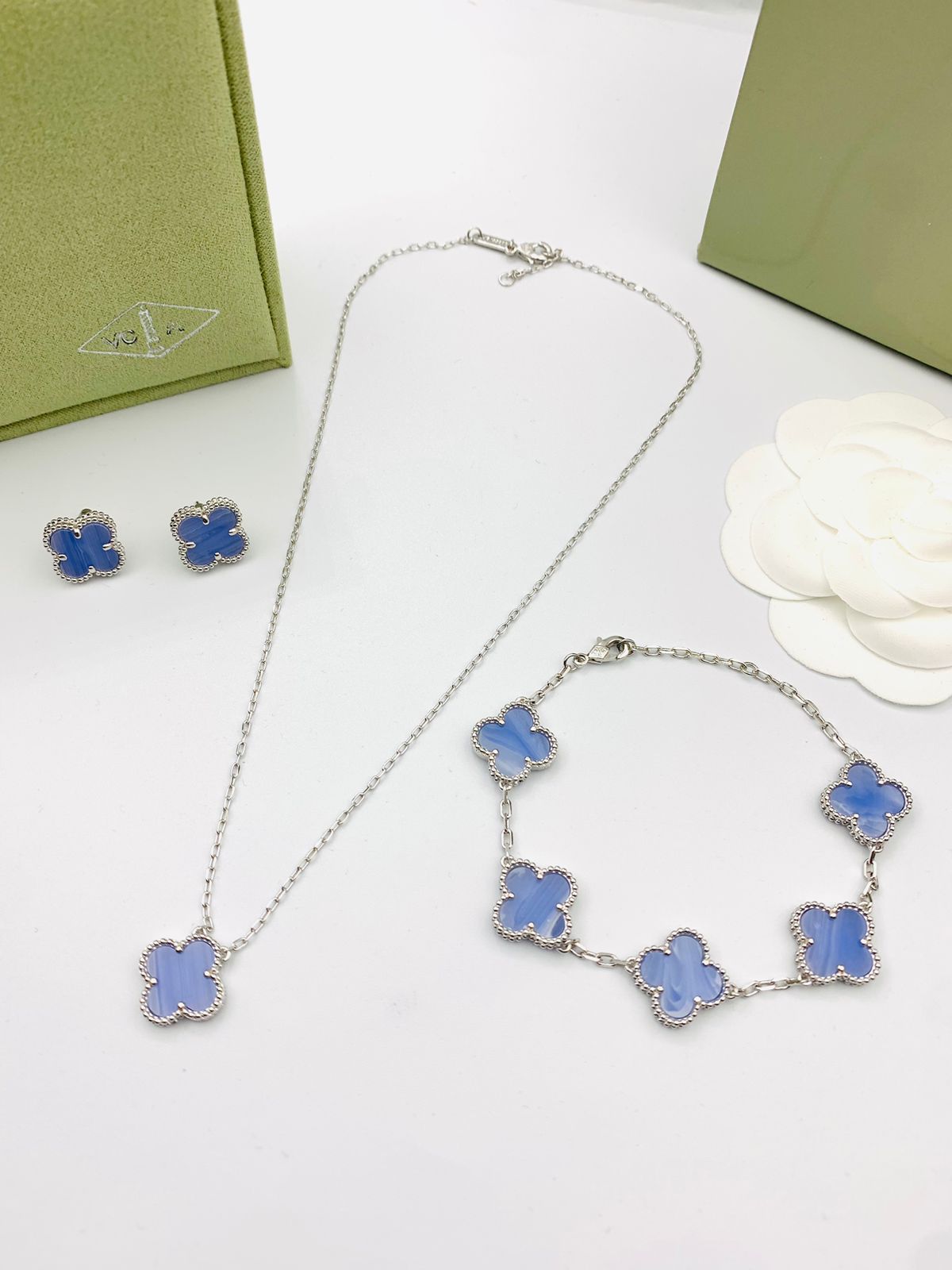Van Cleef & Arpels Clover Jewelry Set - Light Blue