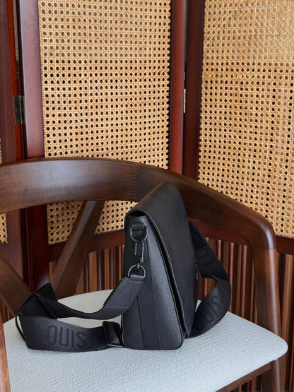 Louis Vuitton Messenger Bag - 