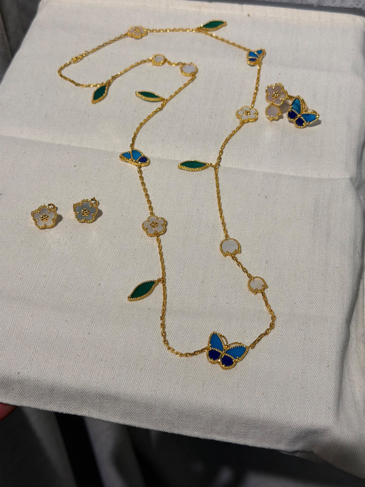 Van Cleef & Arpels Jewelry Set - Multi