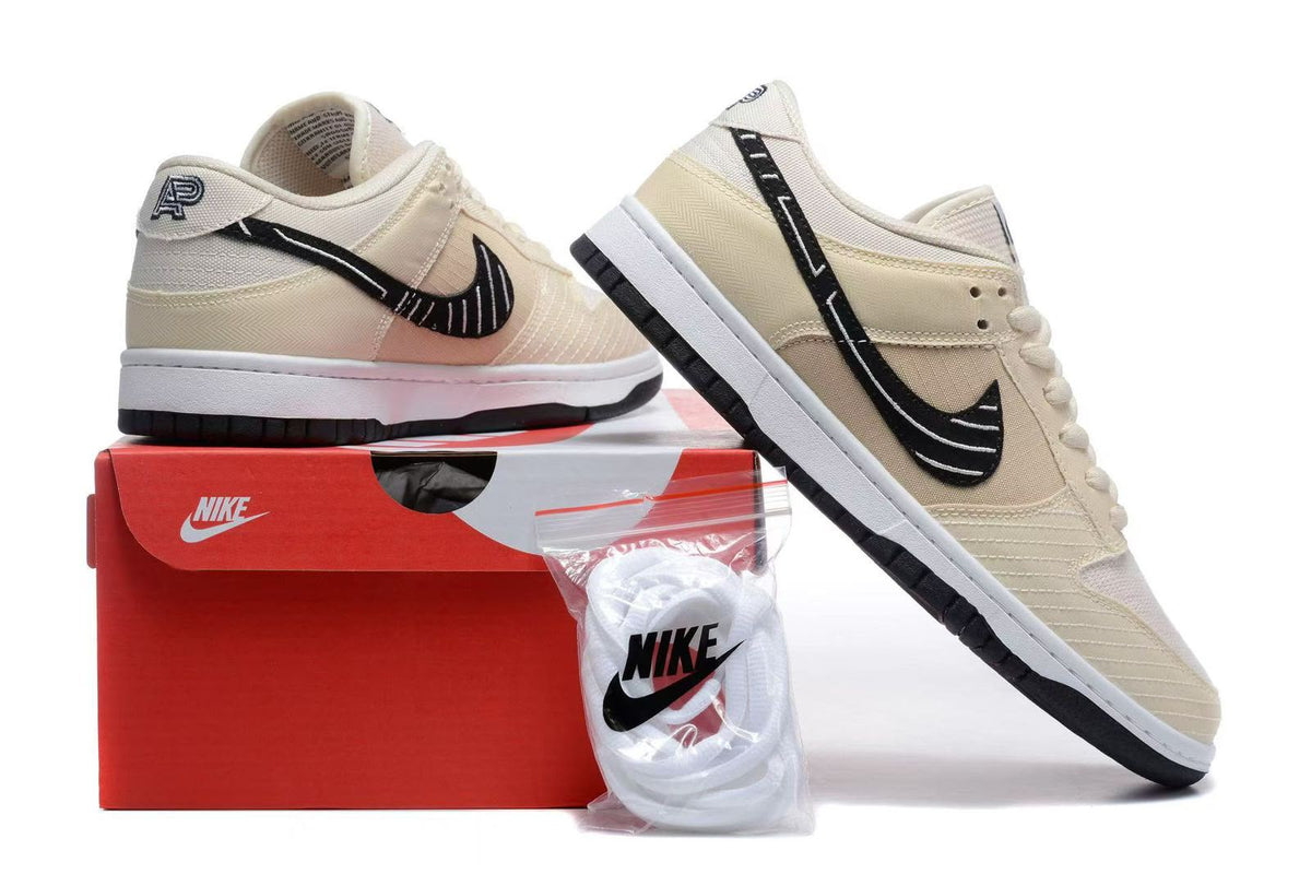 Nike Sneakers - Beige & Black
