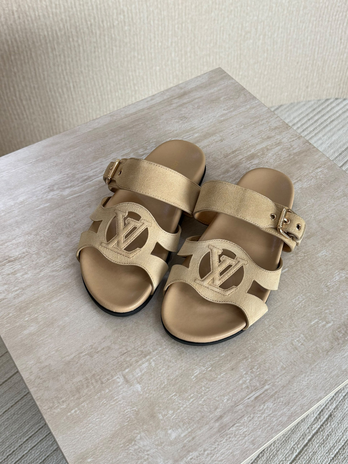 Louis Vuitton Slippers - Gold