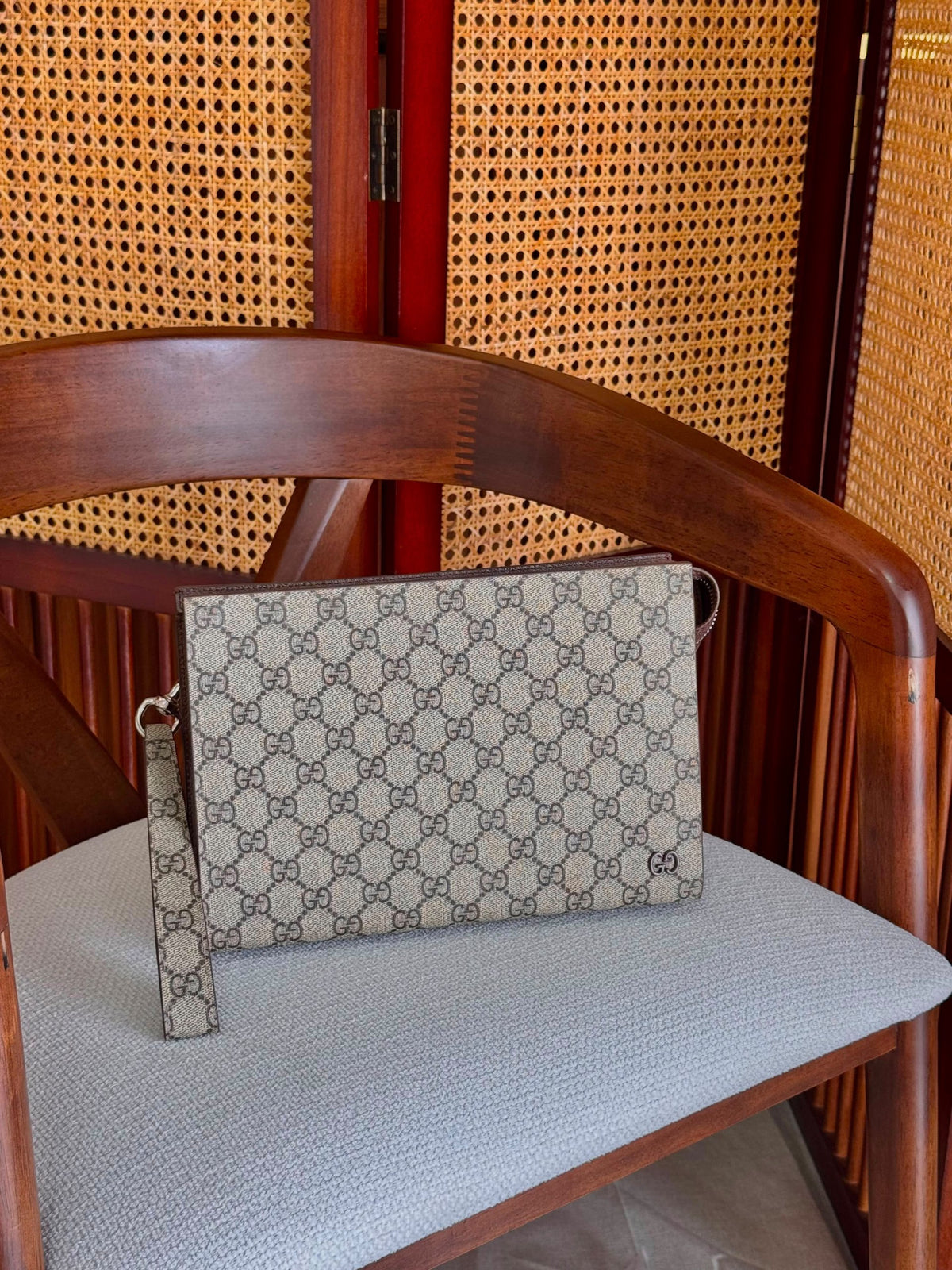 Gucci Clutch Monogram Wristlet - Beige Monogram