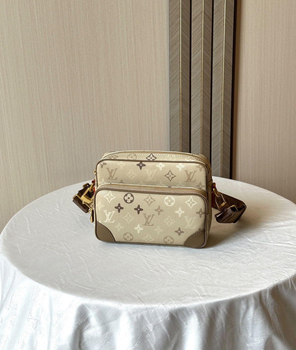 Louis Vuitton Messenger Bag - Beige & Brown
