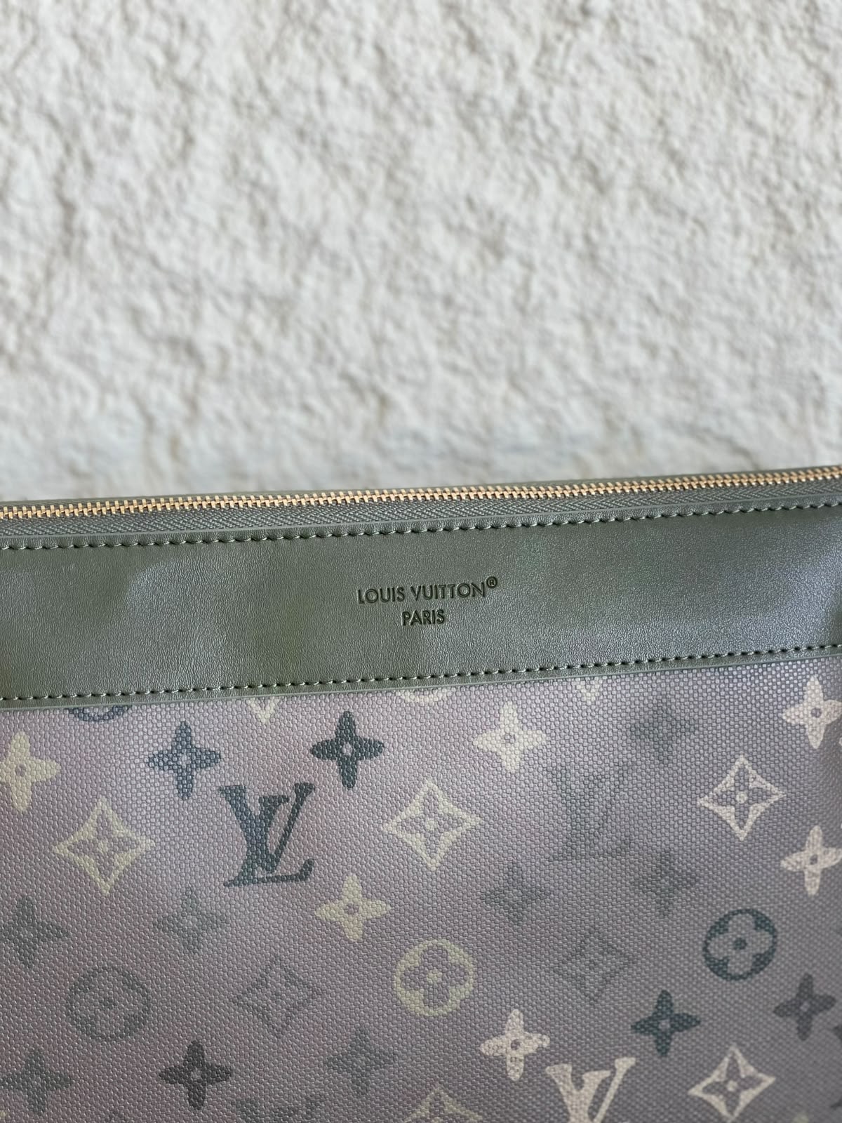 Louis Vuitton Clutch - Grey