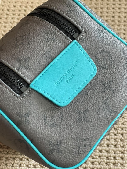 Louis Vuitton Wash Bag - Grey Monogram