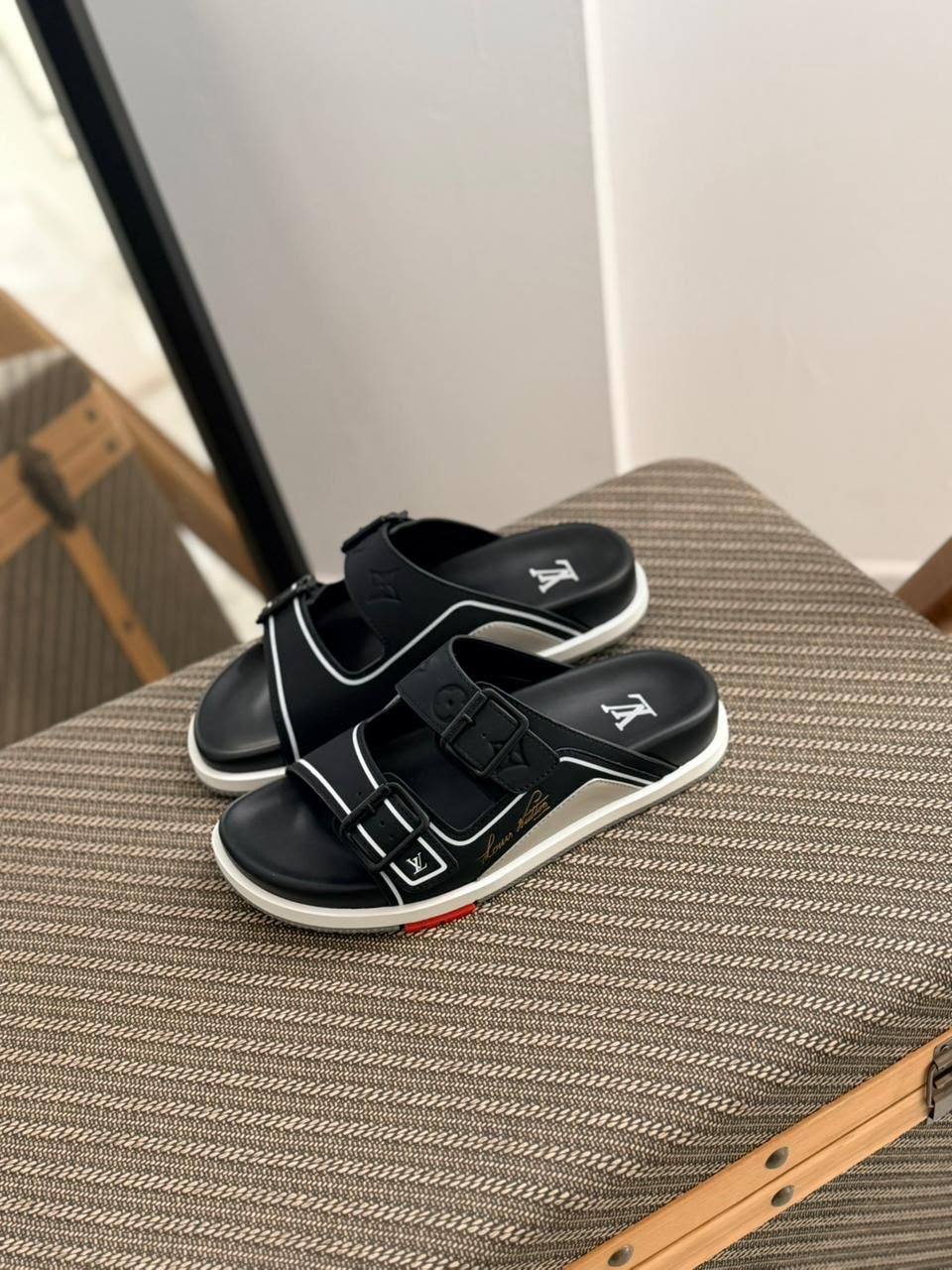 Louis Vuitton Slippers - Black