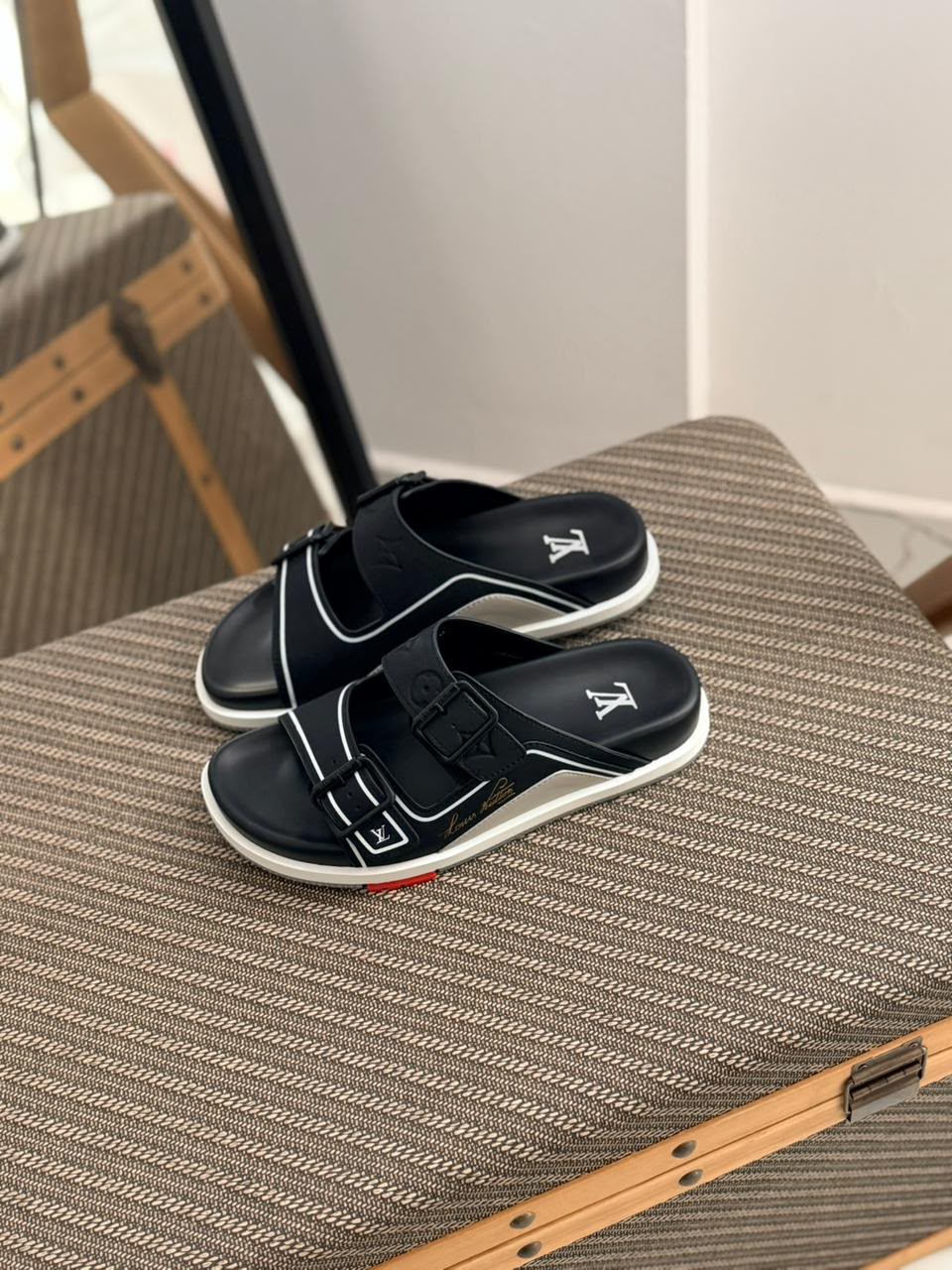 Louis Vuitton Slippers - Black
