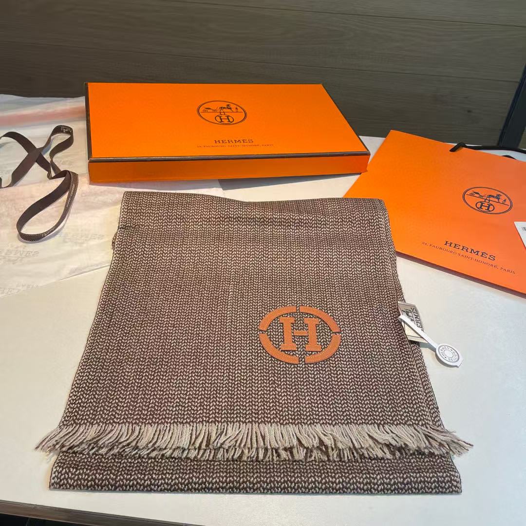 Hermès Scarf - Brown