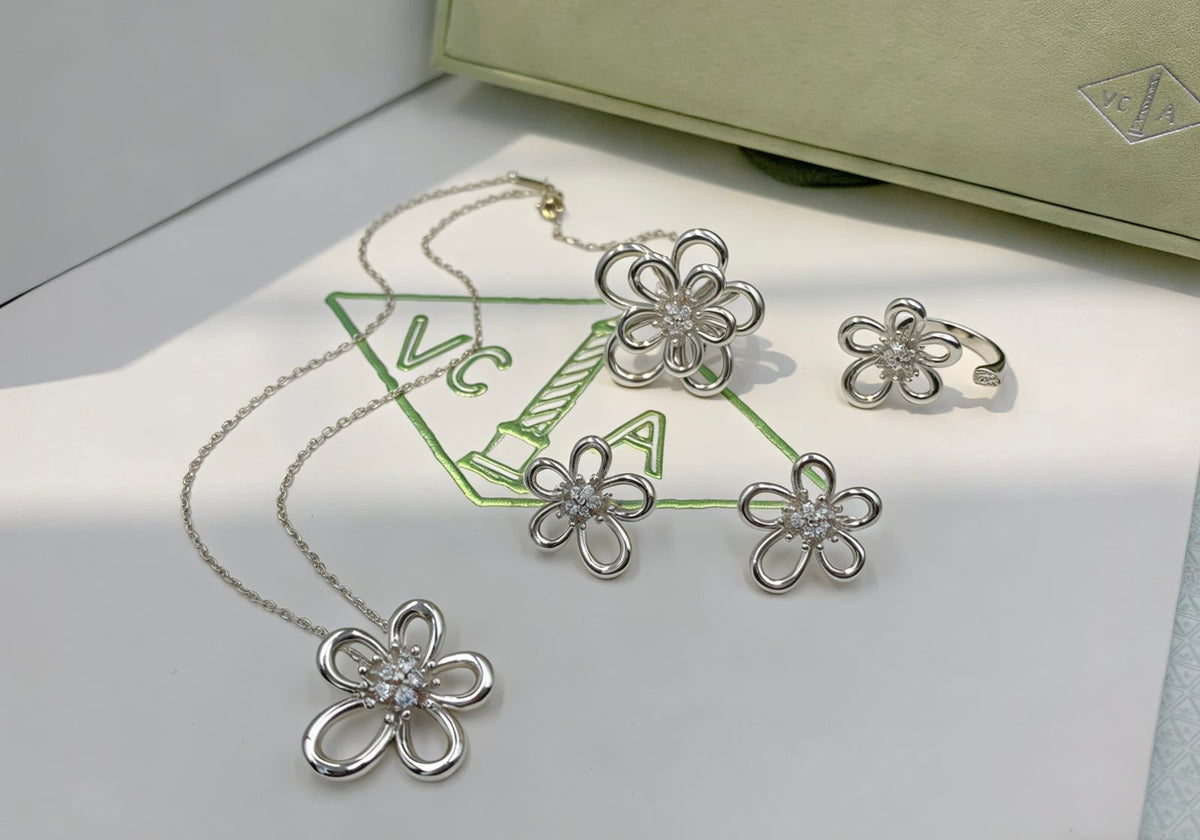 Van Cleef & Arpels Jewelry Set - Silver