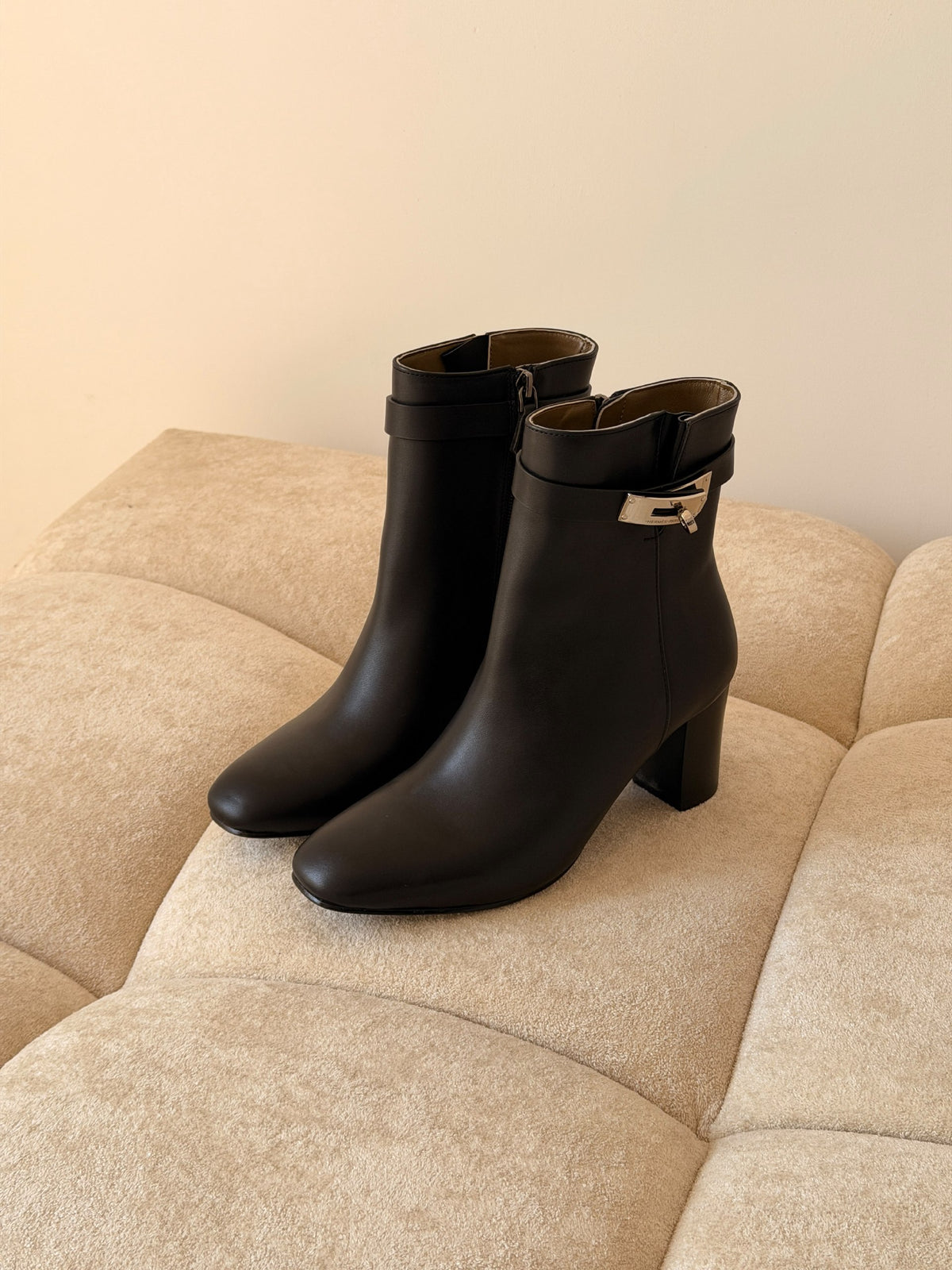 Hermes Rounded-Toe Buckle Boots - Brown, Black