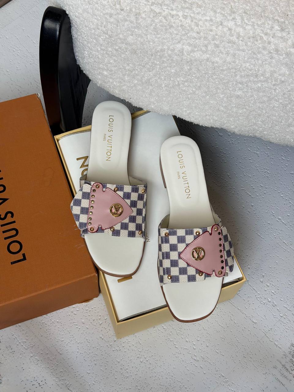 Louis Vuitton Slipper - 