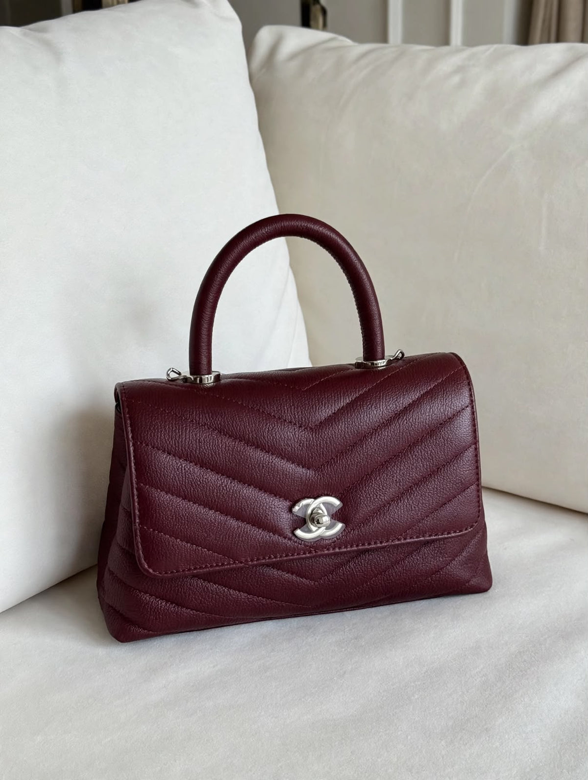 Chanel Chevron Top Handle Handbag - Burgundy