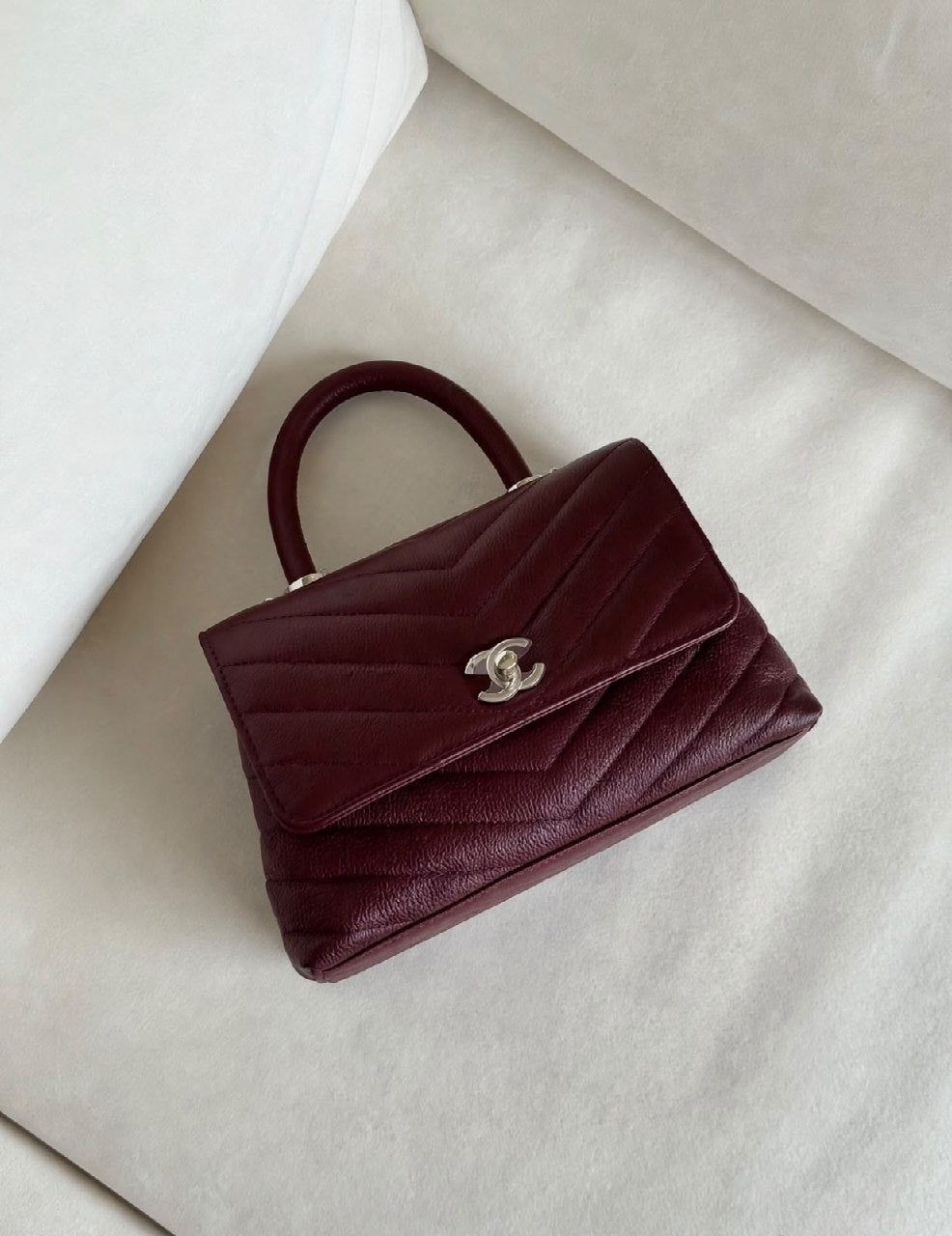 Chanel Chevron Top Handle Handbag - Burgundy