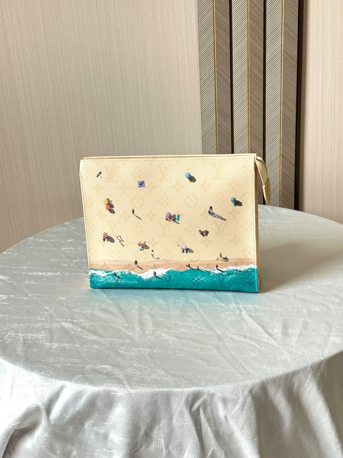 Louis Vuitton Clutch - Beige