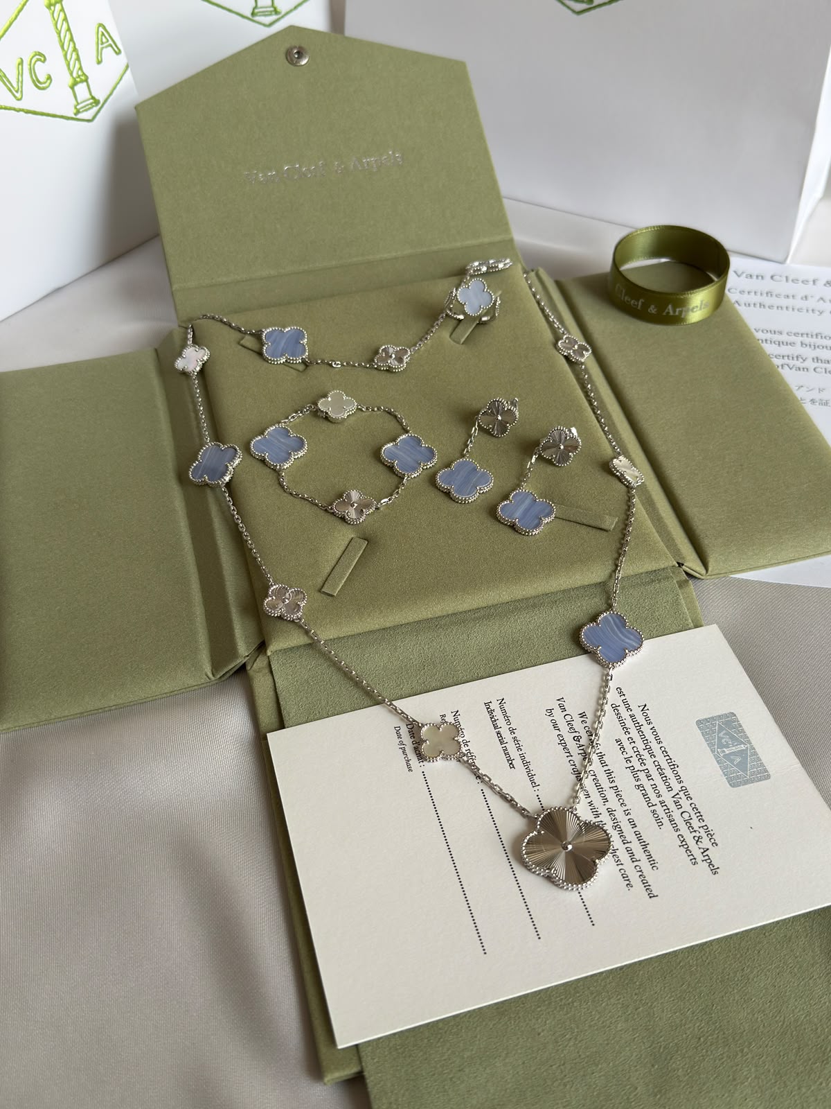 Van Cleef & Arpels Clover Motif Jewelry Set - Silver