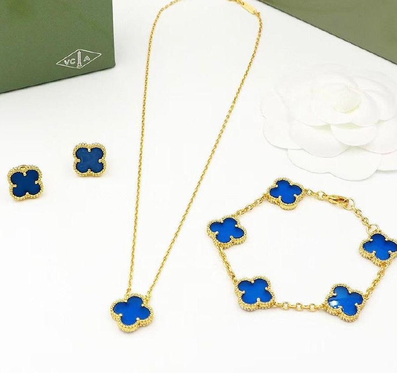 Van Cleef & Arpels Clover Jewelry Set - Blue