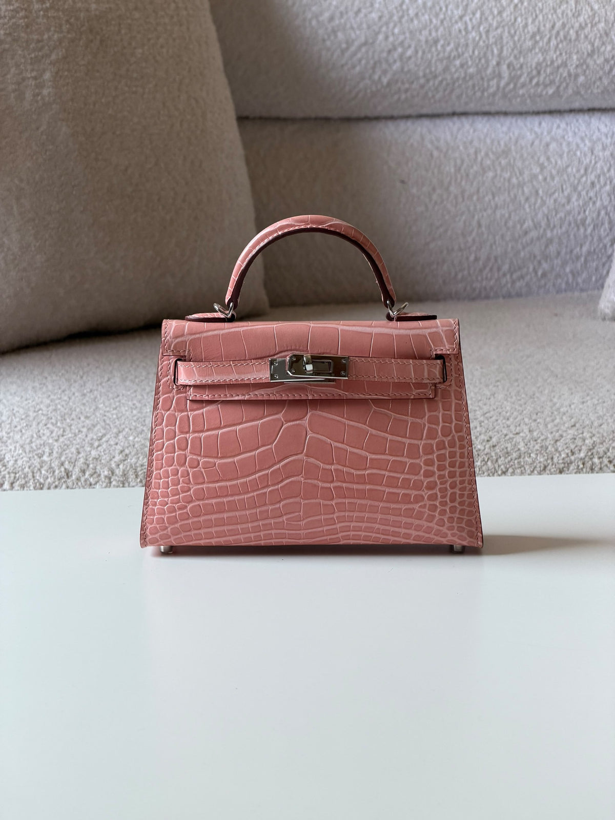 Hermès Mini Kelly Handbag - Pink Embossed