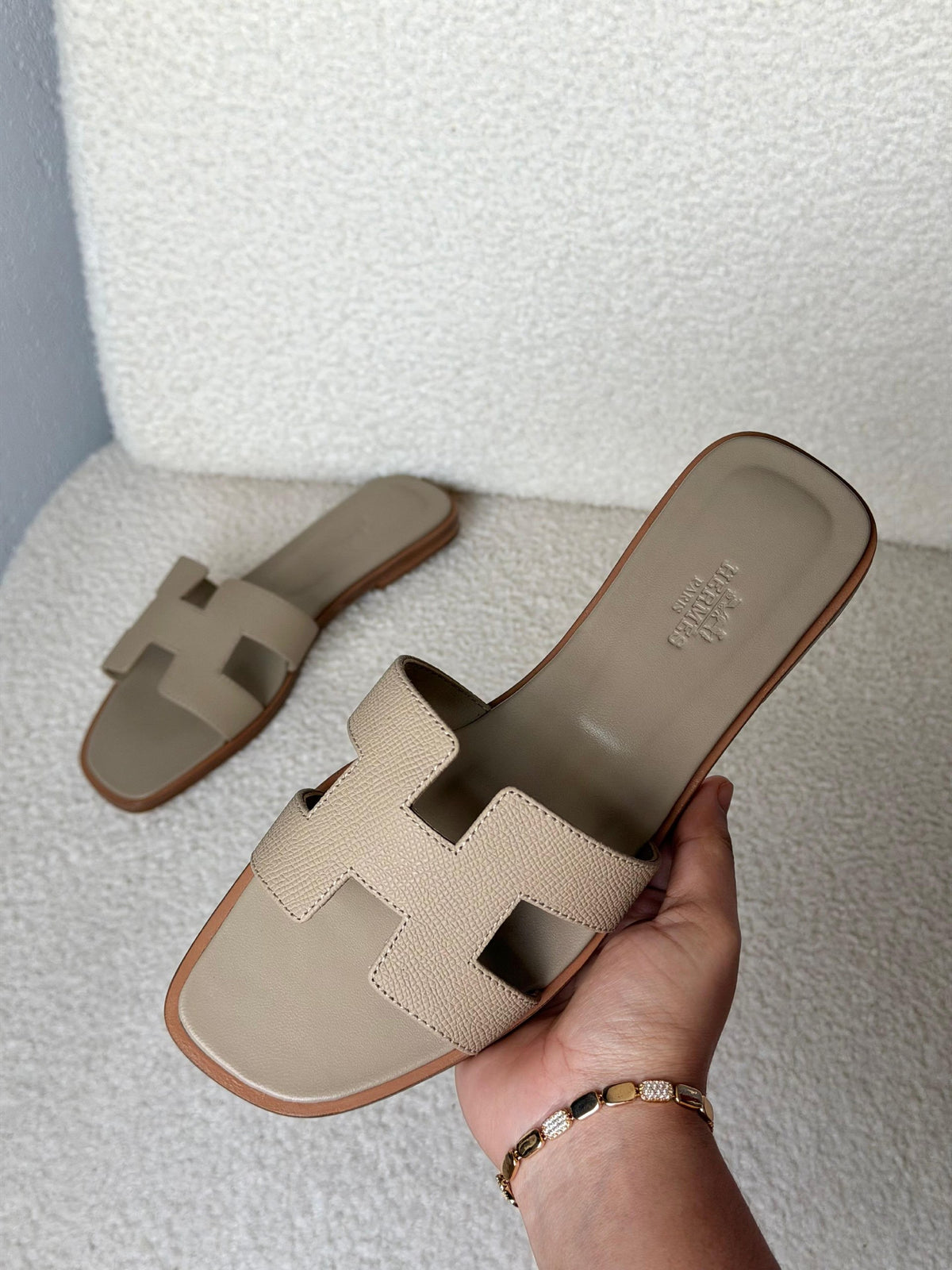Hermès Slippers - Beige