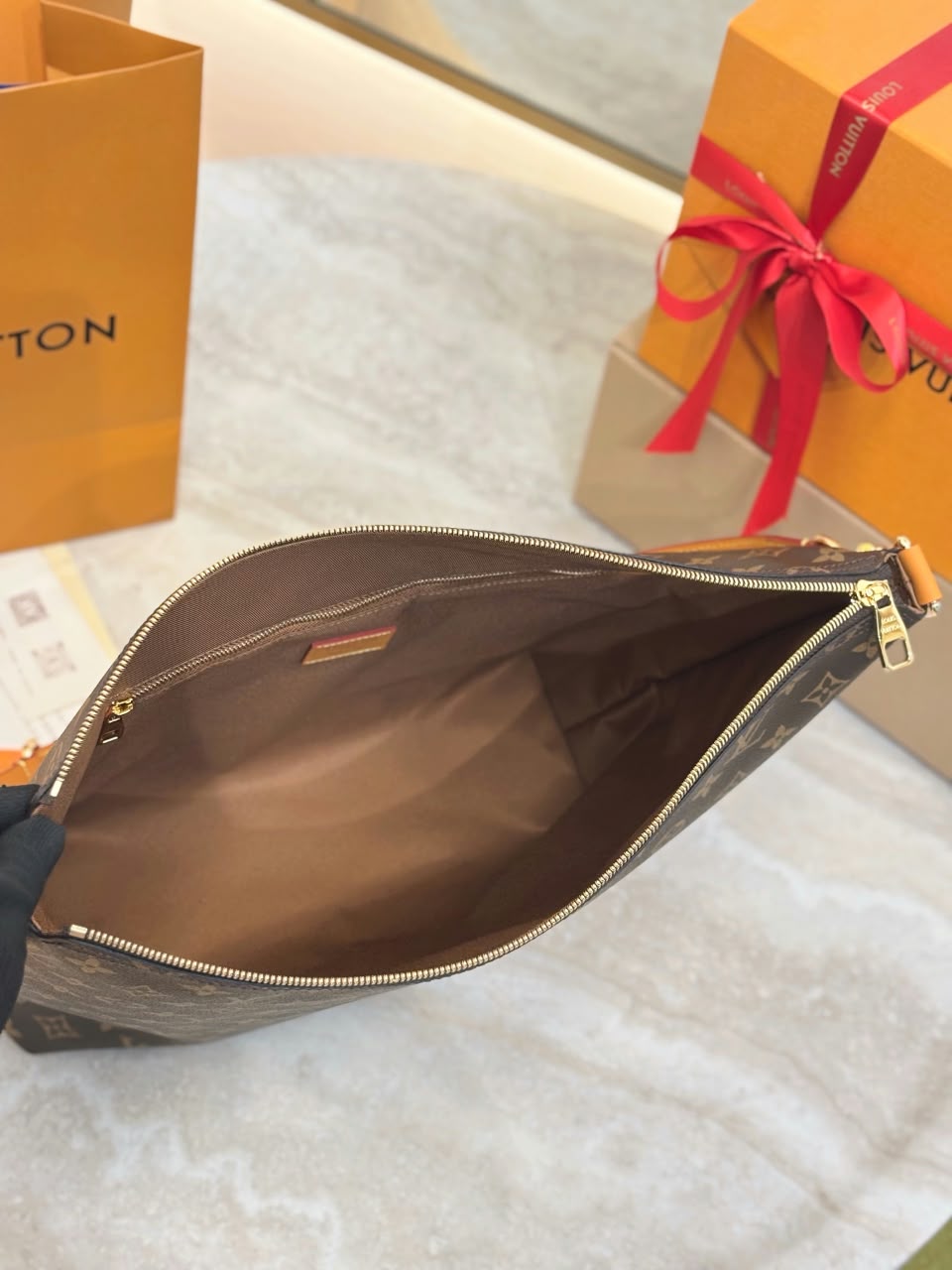 Louis Vuitton Shoulder Bag - Brown Monogram