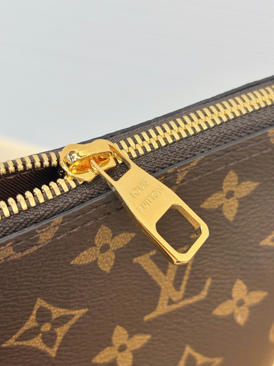 Louis Vuitton Shoulder Bag - Brown Monogram