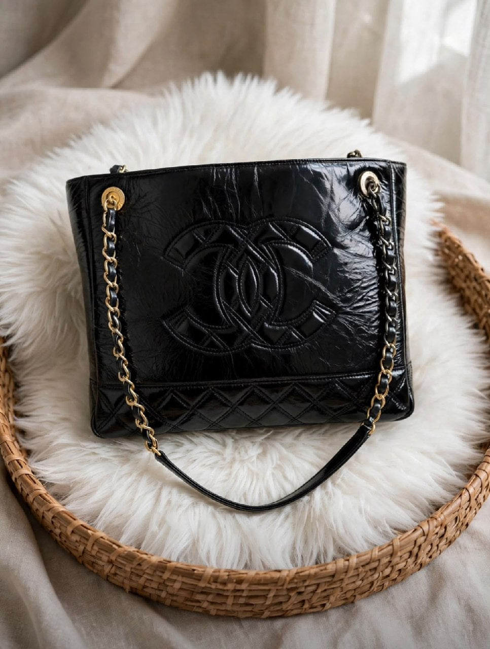Chanel CC Logo Tote Bag - Black