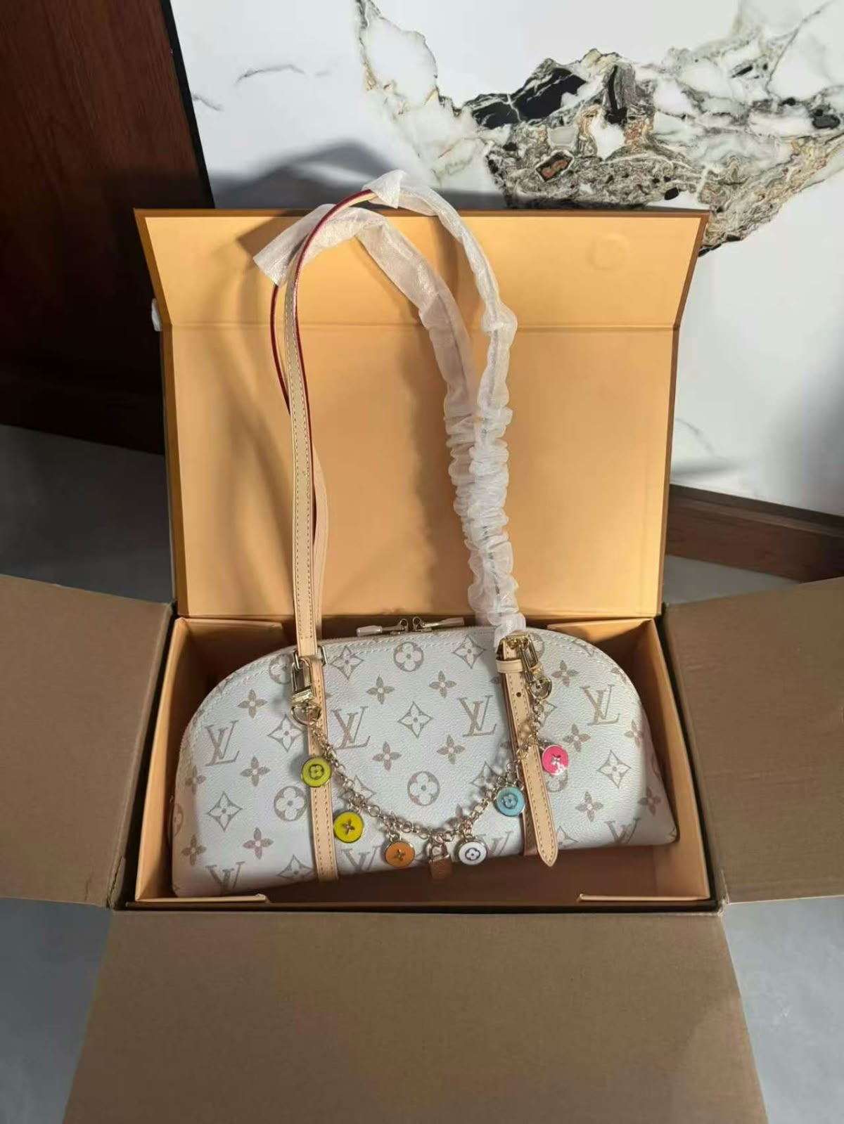 Louis Vuitton Handbag - White Monogram