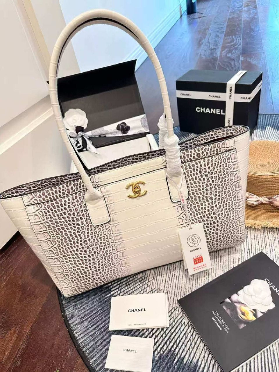 Chanel Tote Bag - White & Black