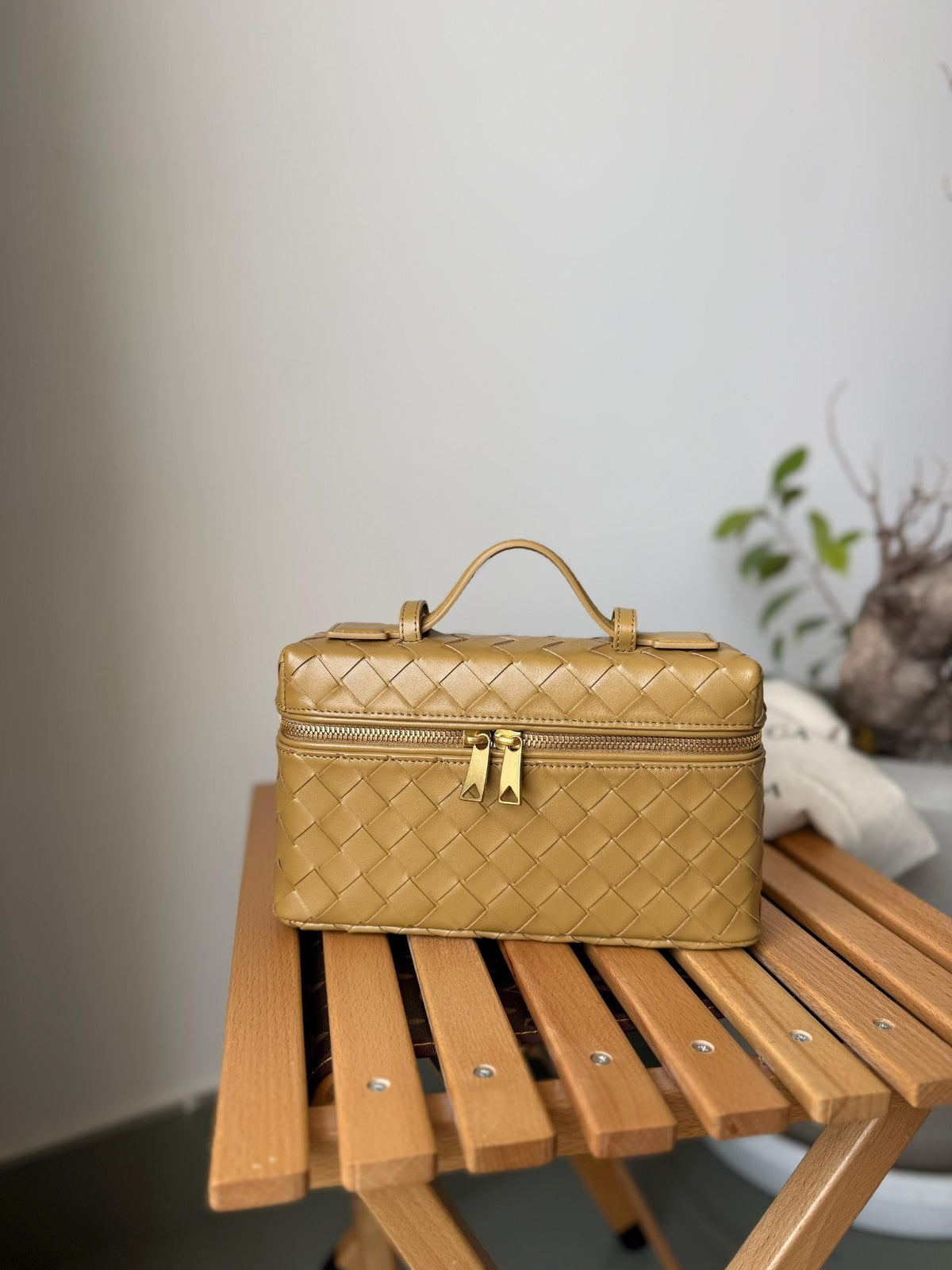 Bottega Veneta Woven Vanity Makeup Bag - Beige
