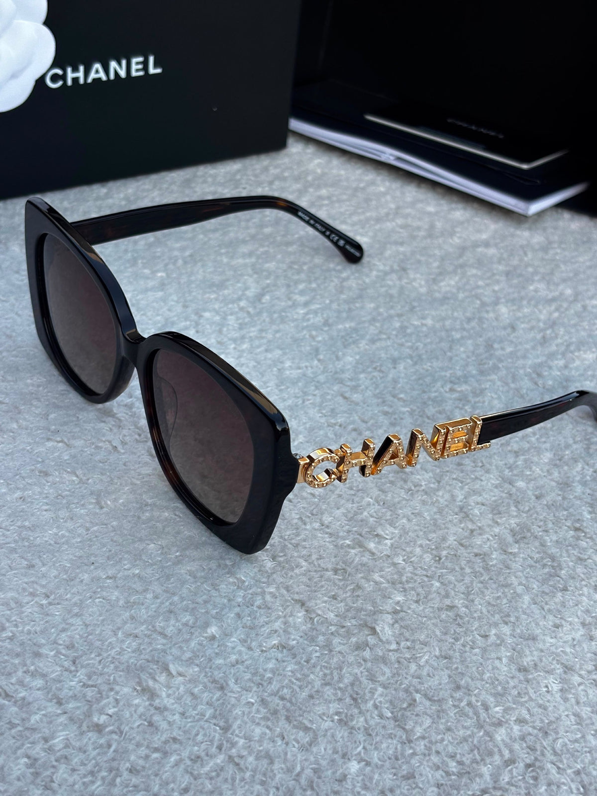 Chanel Rounded Logo-Arm Sunglasses - 