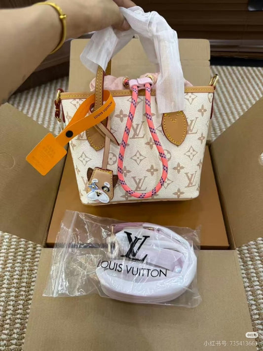 Louis Vuitton Drawstring Handbag - White Monogram