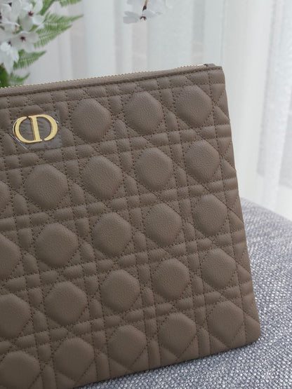 Christian Dior Quilted Clutch - Beige