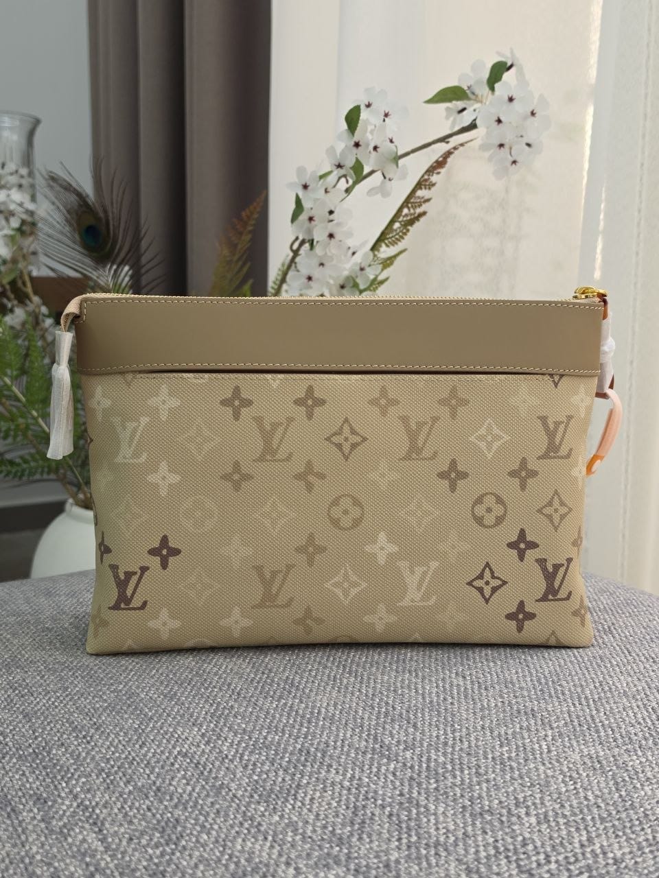 Louis Vuitton Clutch - Beige Monogram