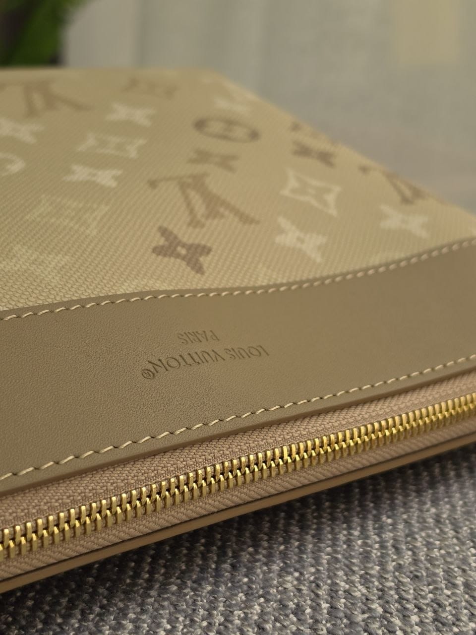 Louis Vuitton Clutch - Beige Monogram