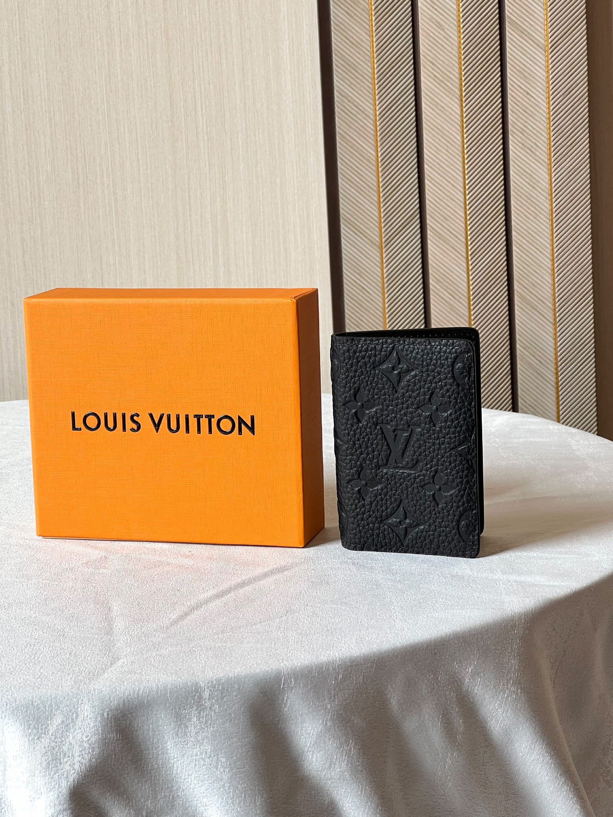 Louis Vuitton Card Holder Central Emblem - Black Monogram