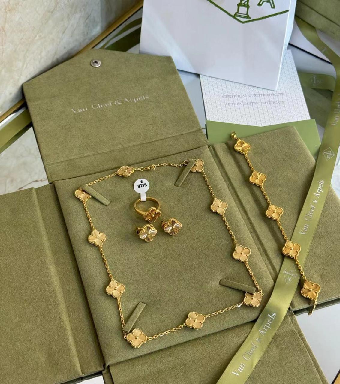 Van Cleef & Arpels Clover Jewelry Set - Gold