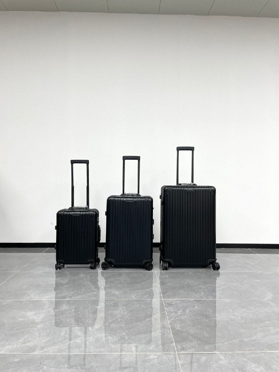 RIMOWA Suitcase - Black