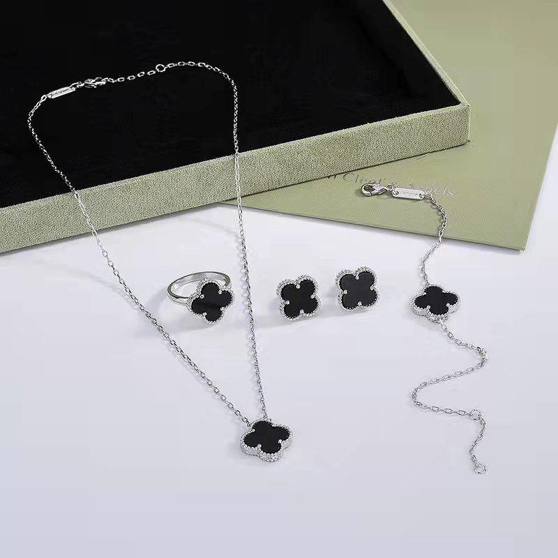 Van Cleef & Arpels Clover Jewelry Set - Black