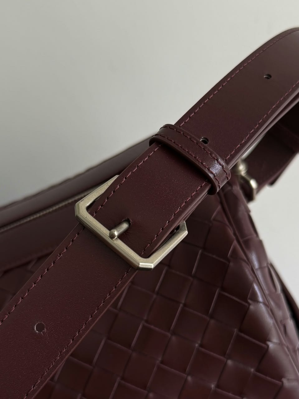 Bottega Veneta Woven Travel Bag - Burgundy