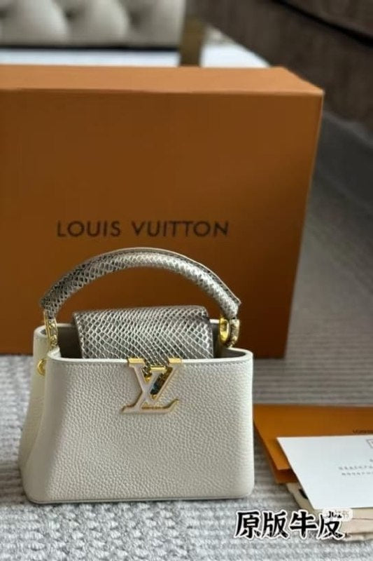 Louis Vuitton Mesh-Handle Handbag - White