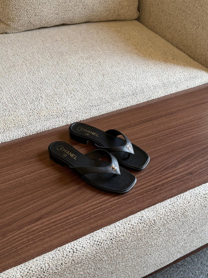 Chanel V-Strap Slippers - Black