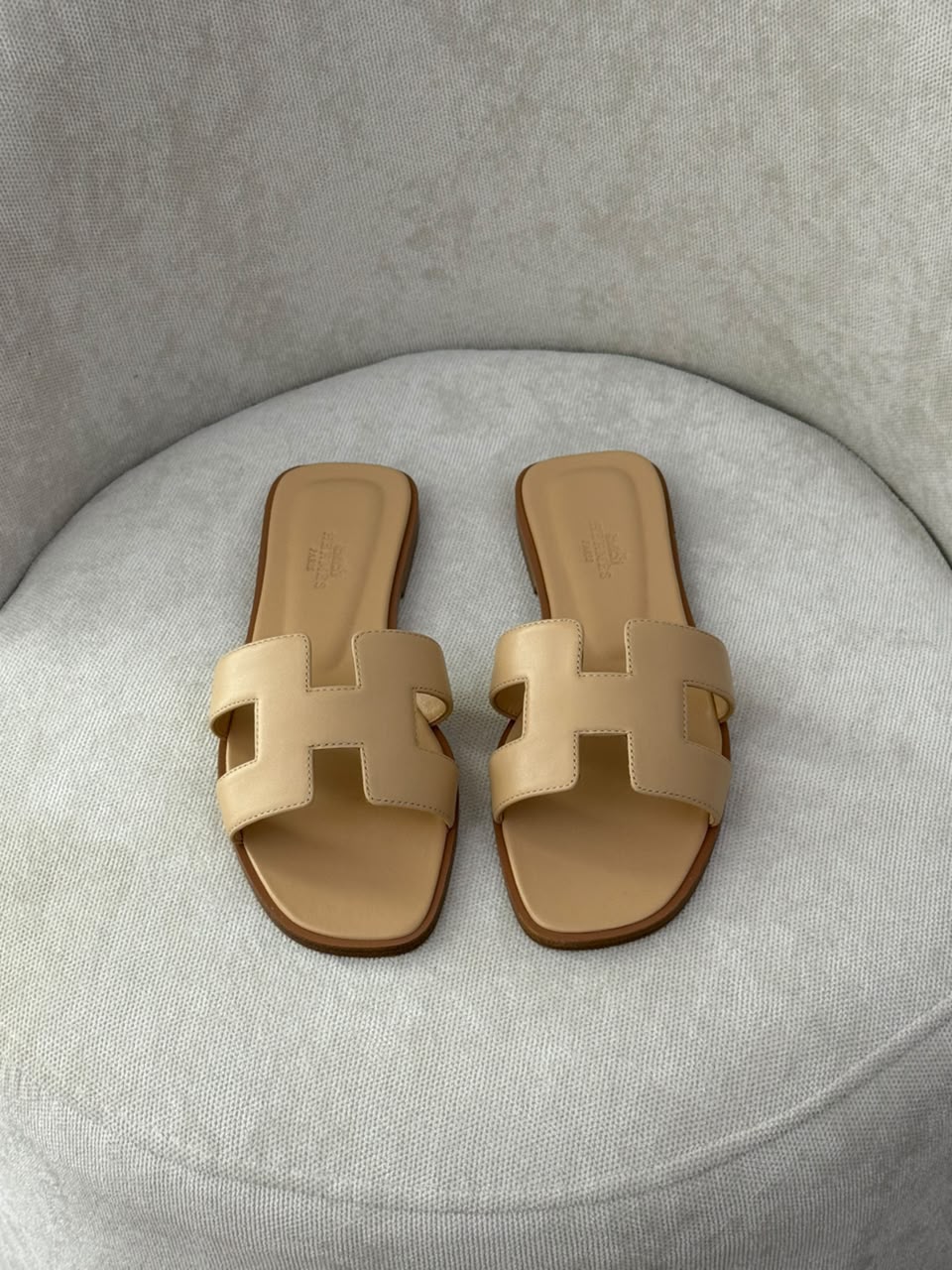 Hermès Slippers - Beige