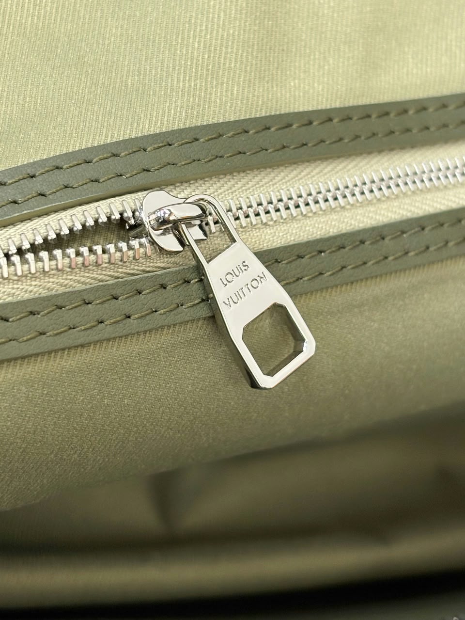 Louis Vuitton Keepall Bandouliere 45 Travel Bag - Grey Monogram