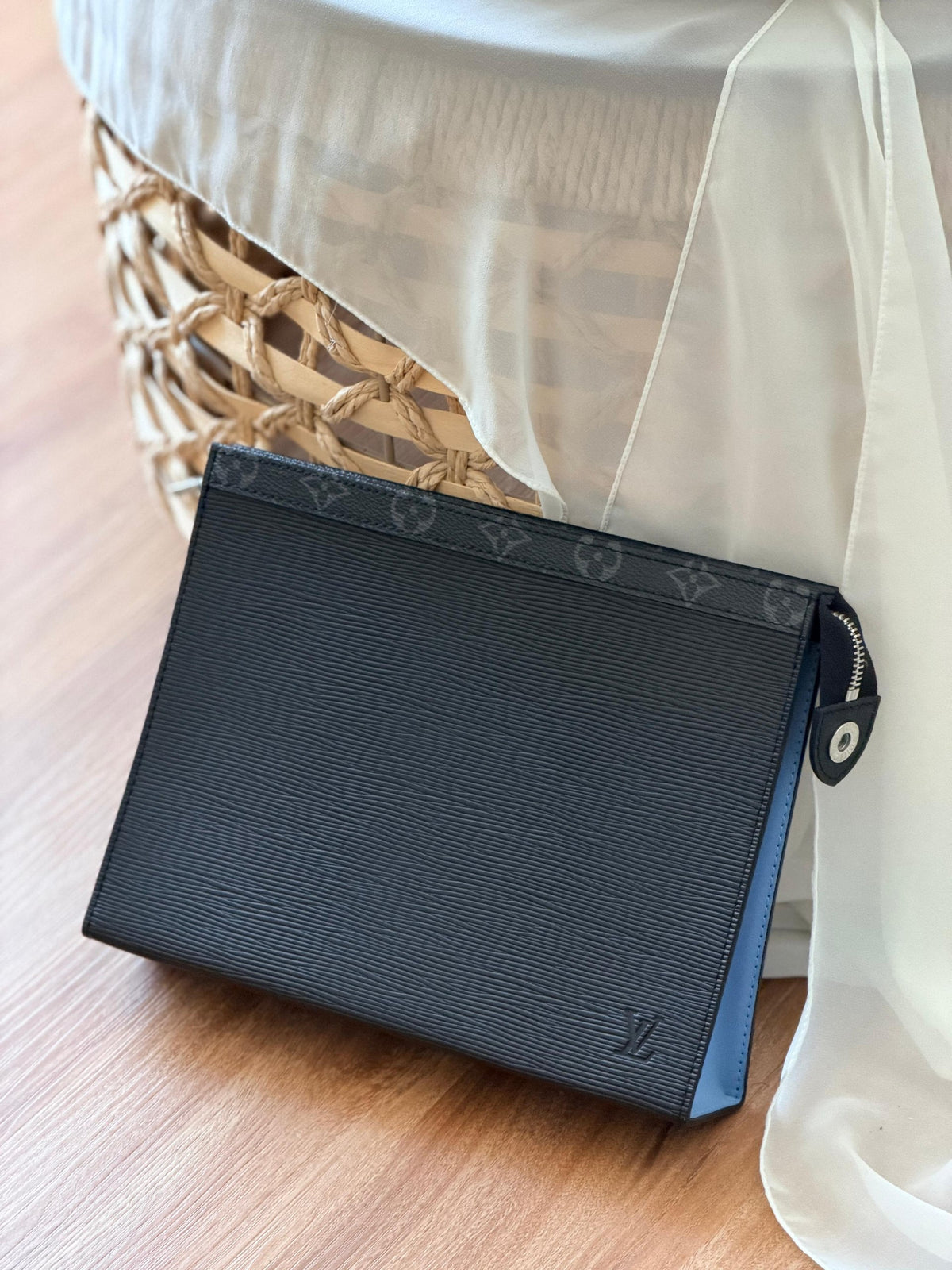Louis Vuitton Side-Tab Clutch - Black