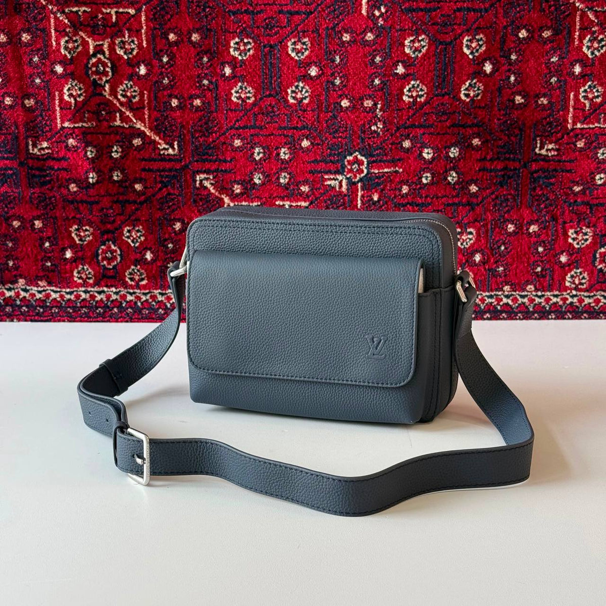 Louis Vuitto Messenger Bag - 