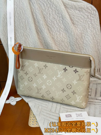 Louis Vuitton Clutch - Beige